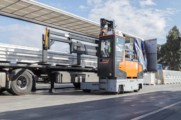 PhoeniX LKW beladen