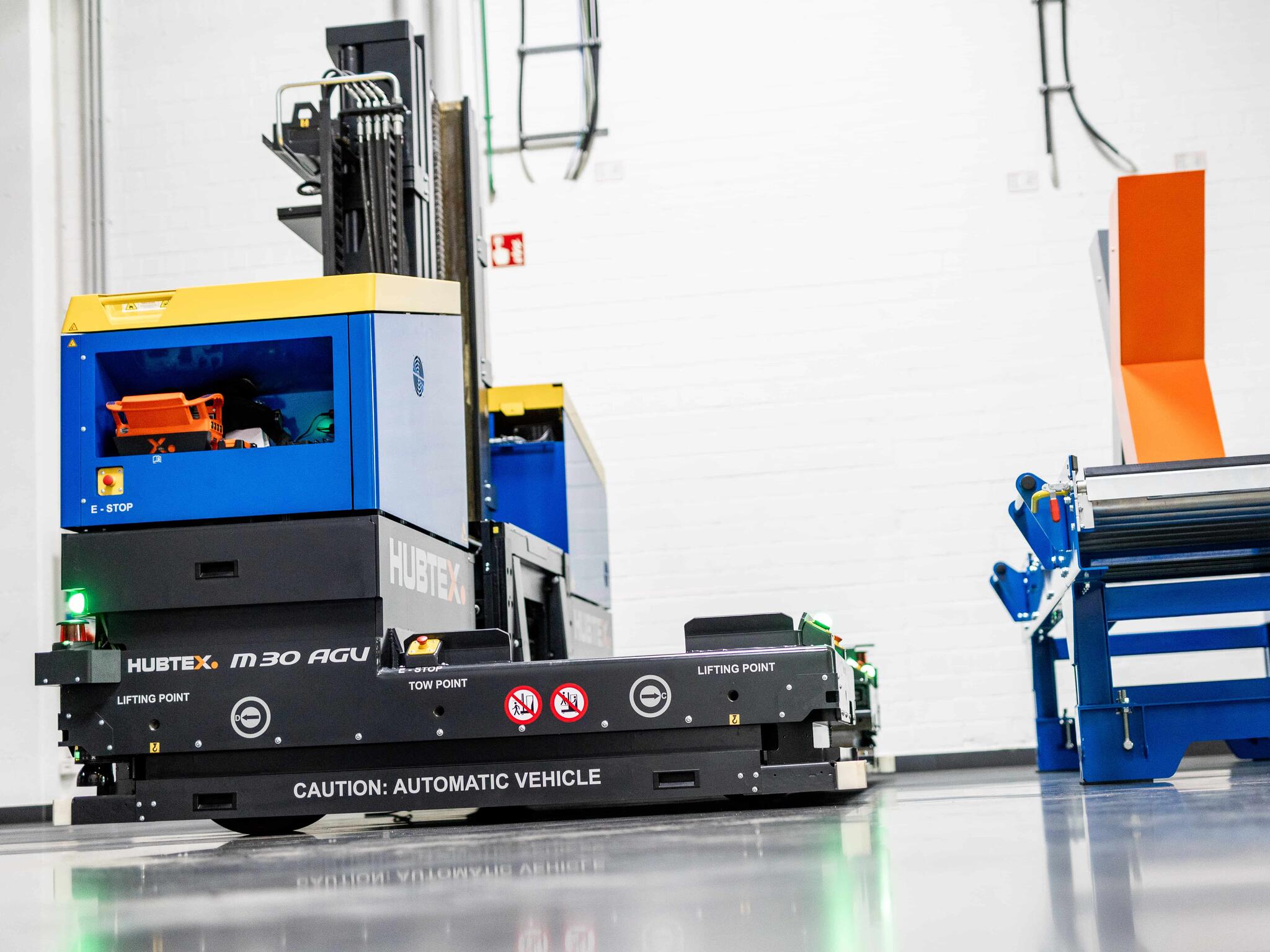 HUBTEX automated sideloader PHOENIX AGV with load detection and personnel protection system