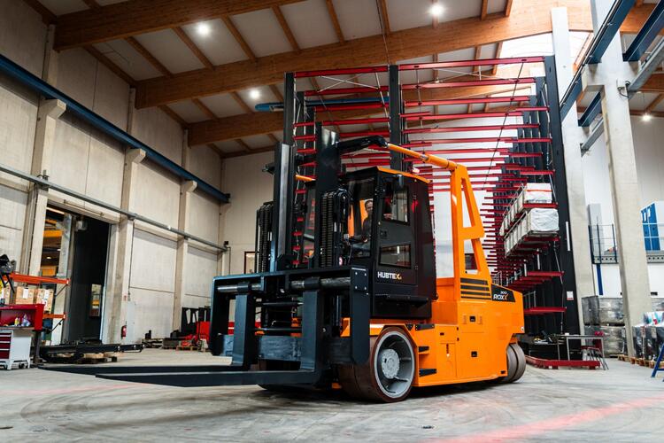 HUBTEX RoxX it: maneuverable compact forklift for heavy loads | HUBTEX