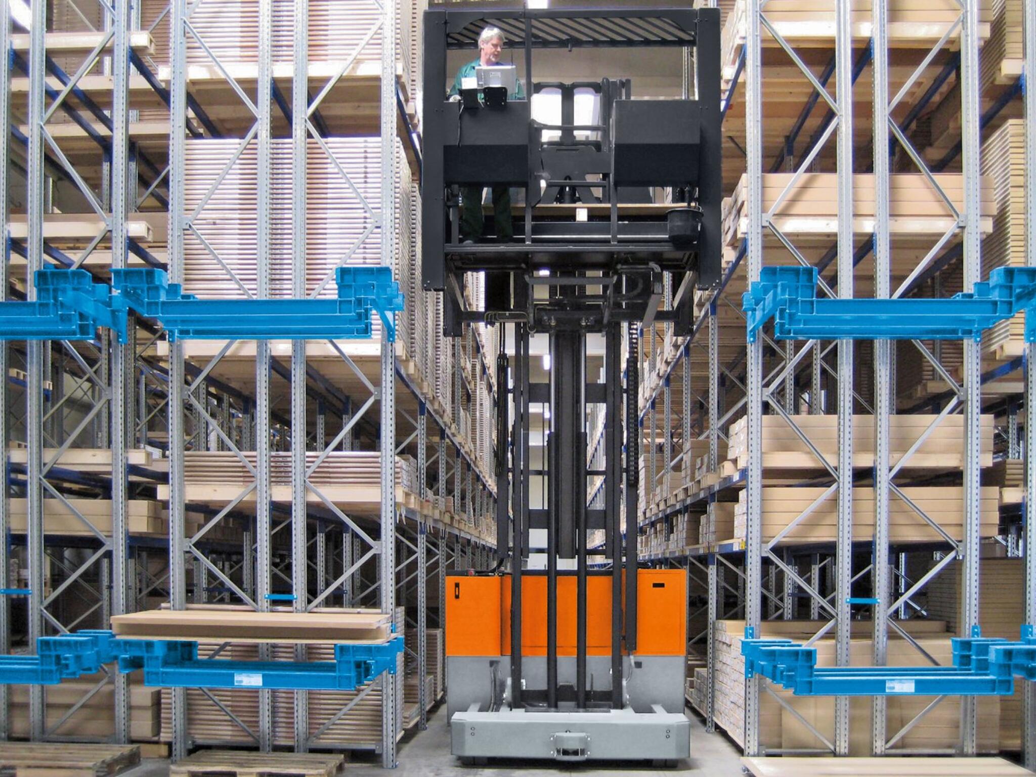 The MK order picking platform in operation