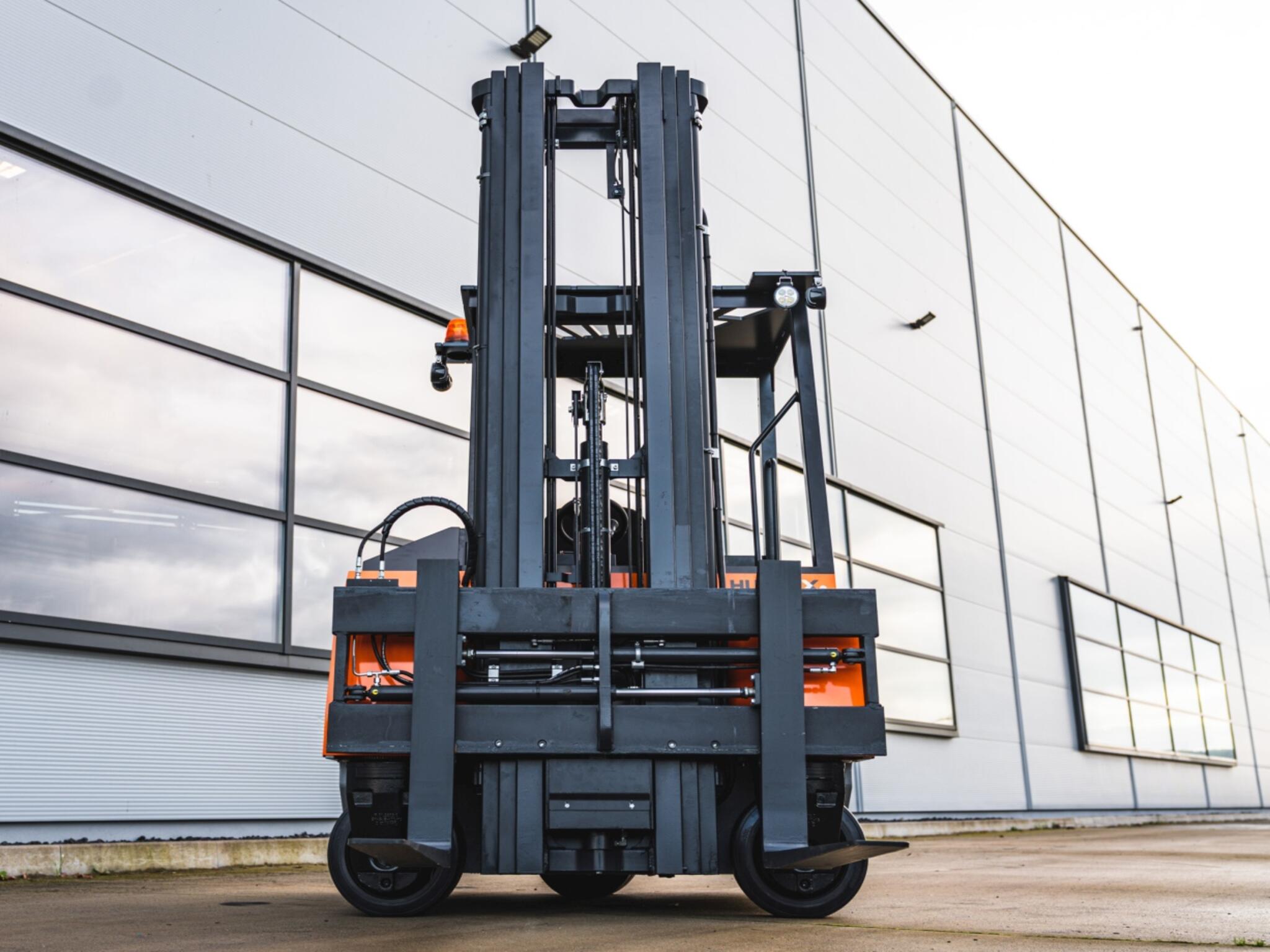 Multidirectional counterbalance forklift Flux_compact lift mast