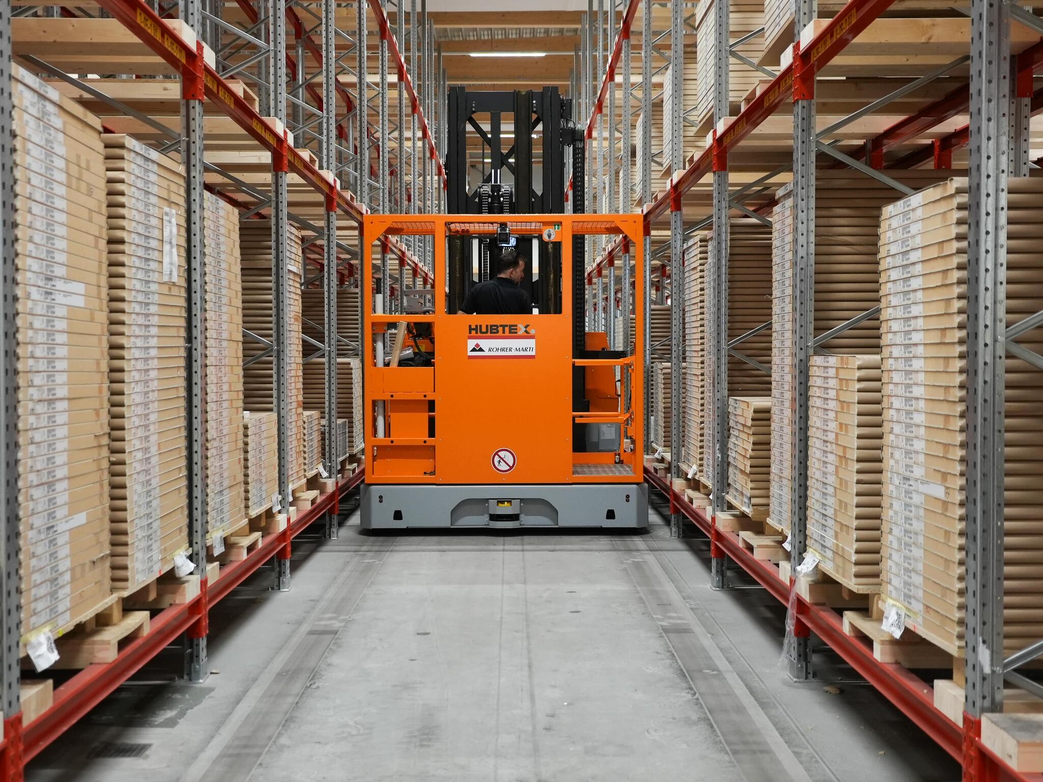 Kommissionierstapler HUBTEX MK 15 für Türen und Zargen